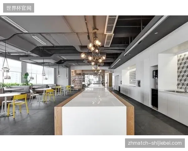 数万观众离场动线压力骤增，为何现有场馆空间设计依然缺乏弹性？